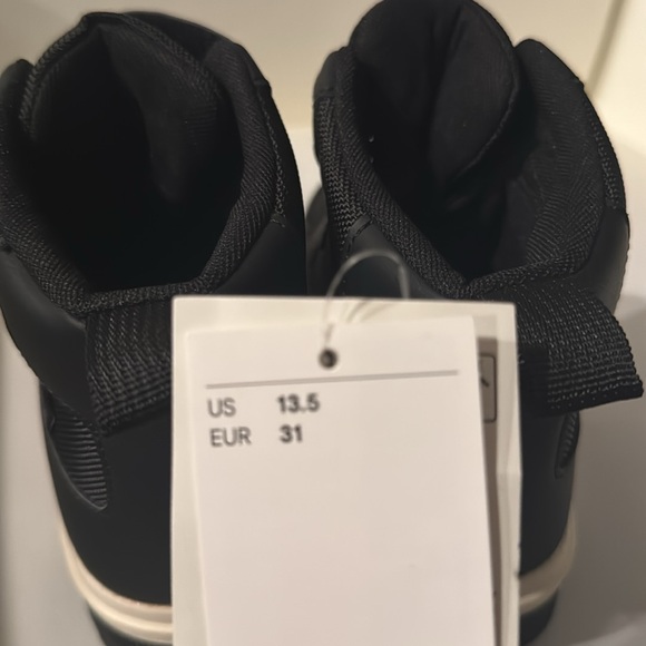 NWT boys H&M waterproof slip-on boots. Size 13.5 - Picture 5 of 6